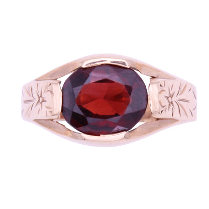 Late Victorian 10k Yellow Gold Oval-Cut Pyrope Garnet Ring Front